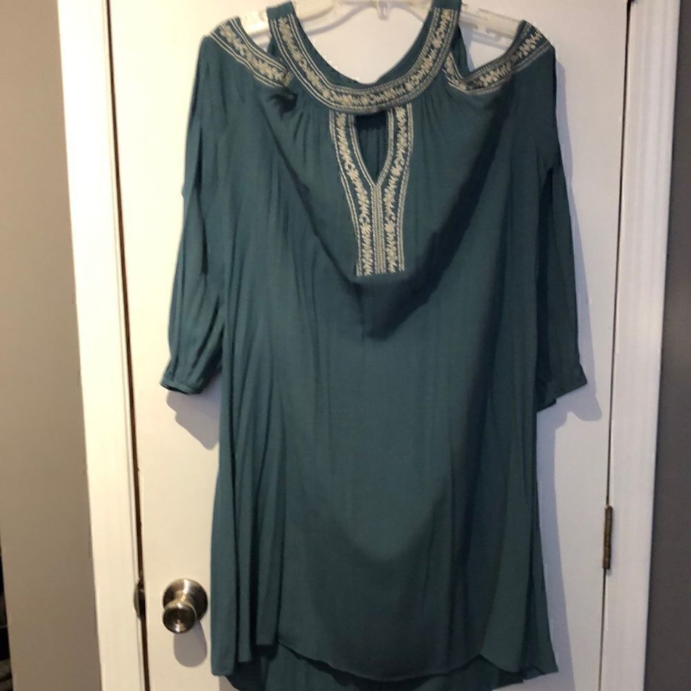 Open shoulder dress   